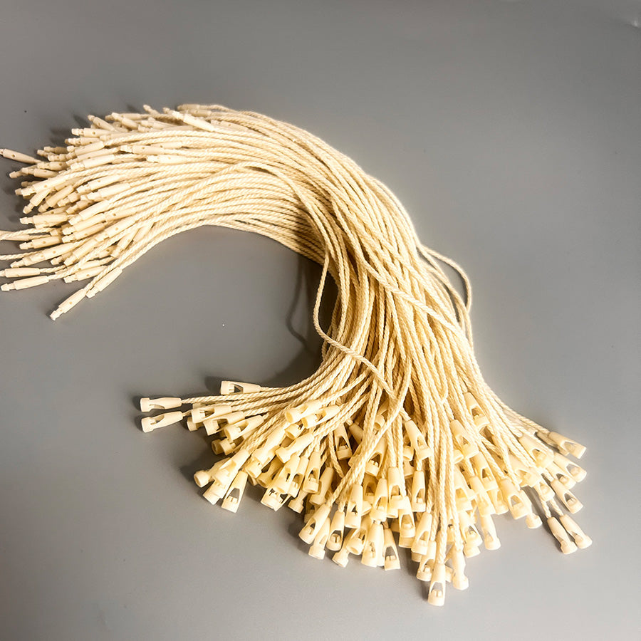 500个棉线米色标签,绳扣,吊粒,吊牌绳,吊绳,礼品线扣,环扣,钩扣,方便快捷地安装服装标签,零售价格标签,鞋扣锁,行李标签,DIY工艺品